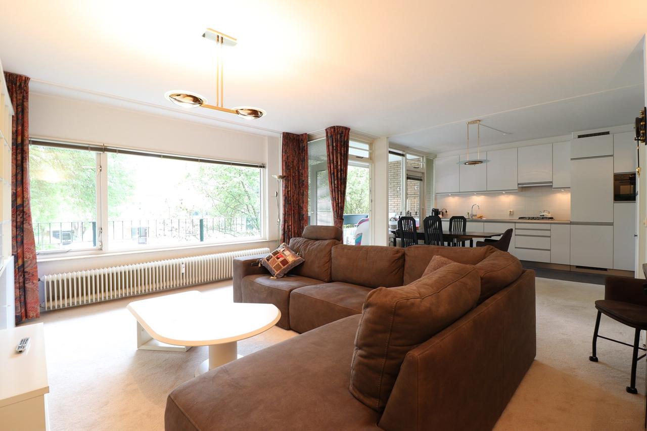Gemeubileerd 3-kamerappartement met balkon - Afbeelding 1