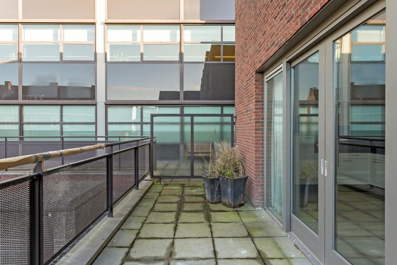 Studio with roof terrace on Hoogstraat - Image 11