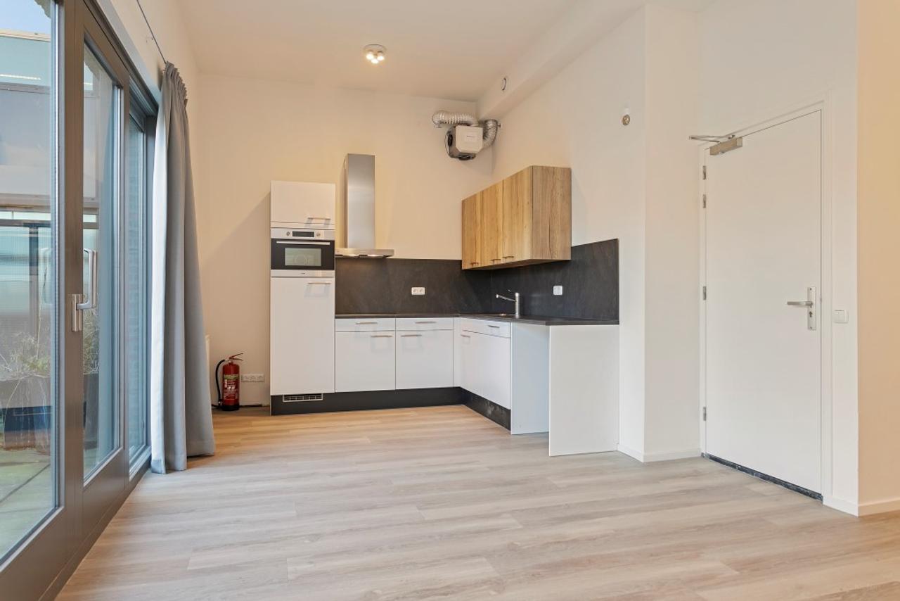 Studio with roof terrace on Hoogstraat - Image 4