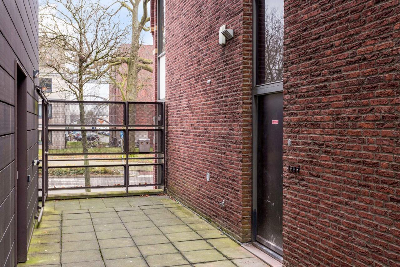 Studio with roof terrace on Hoogstraat - Image 2