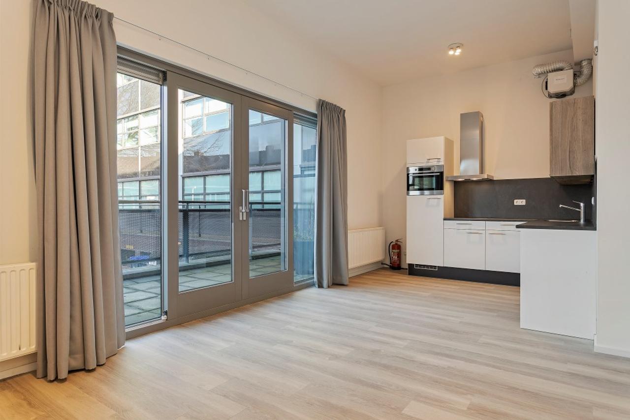 Studio with roof terrace on Hoogstraat - Image 3