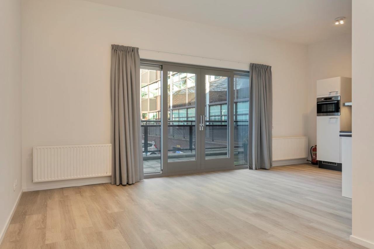 Studio with roof terrace on Hoogstraat - Image 8