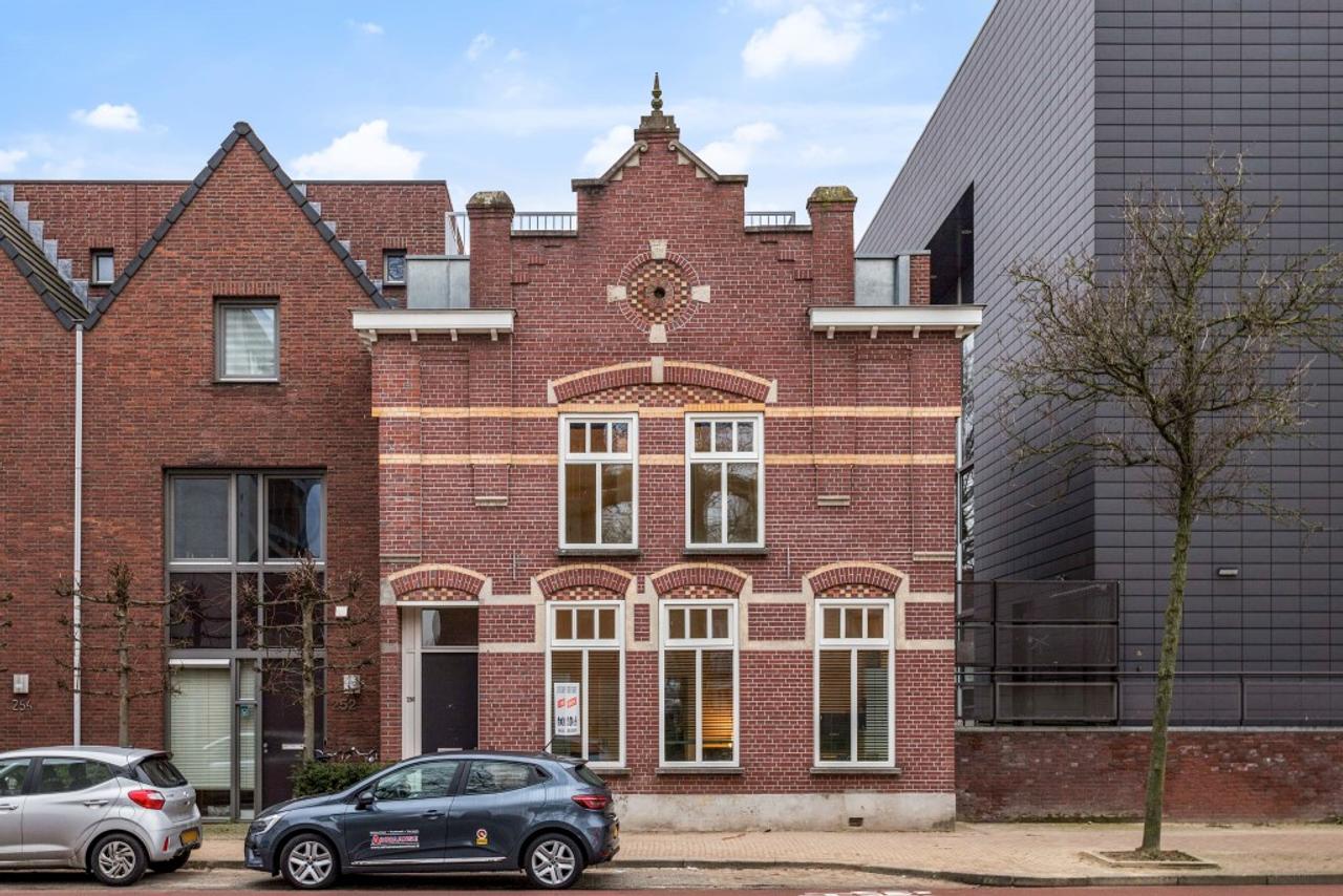 Studio with roof terrace on Hoogstraat - Image 1