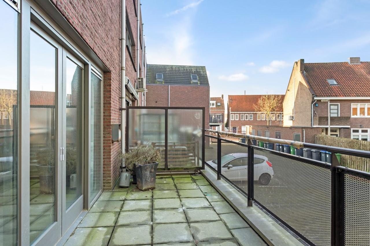 Studio with roof terrace on Hoogstraat - Image 10