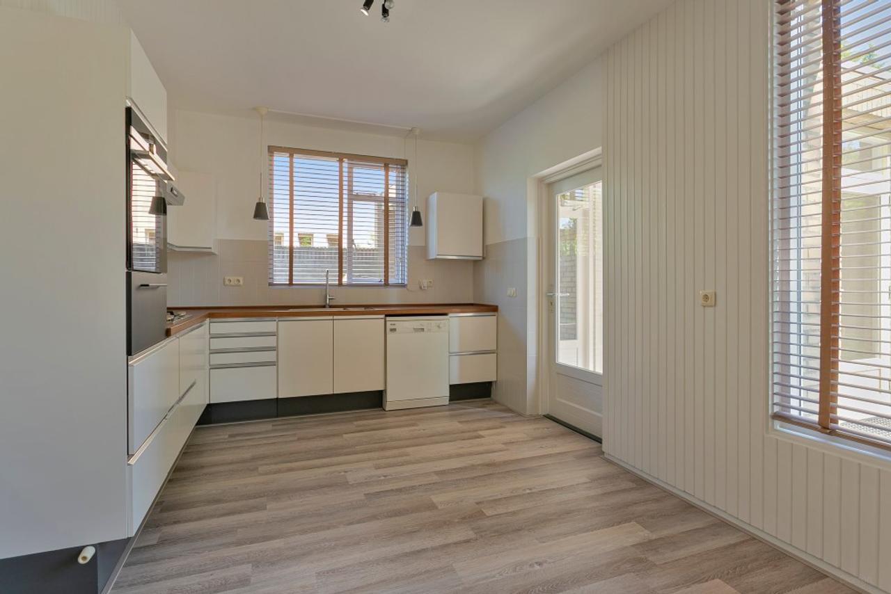 Detached villa with 6 bedrooms - Image 6