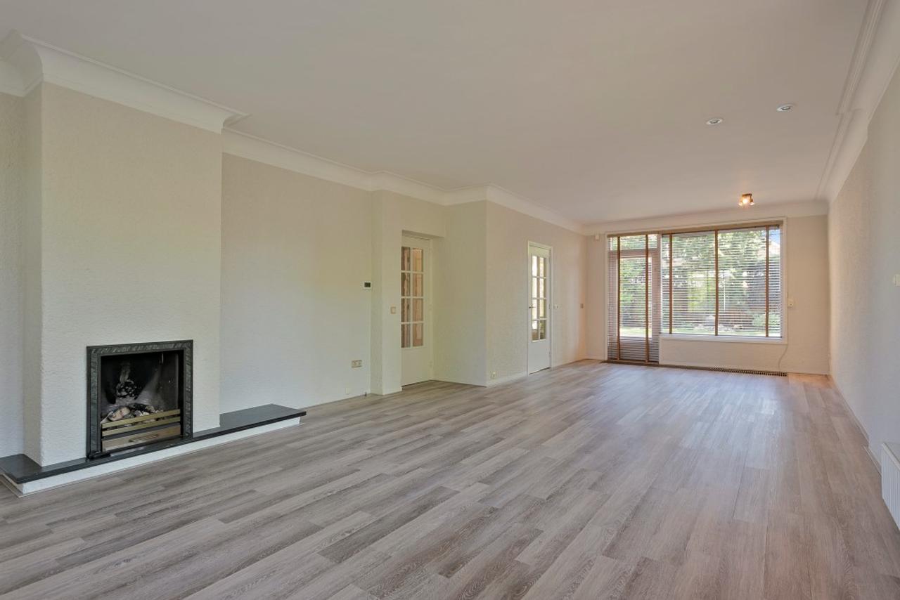 Detached villa with 6 bedrooms - Image 2