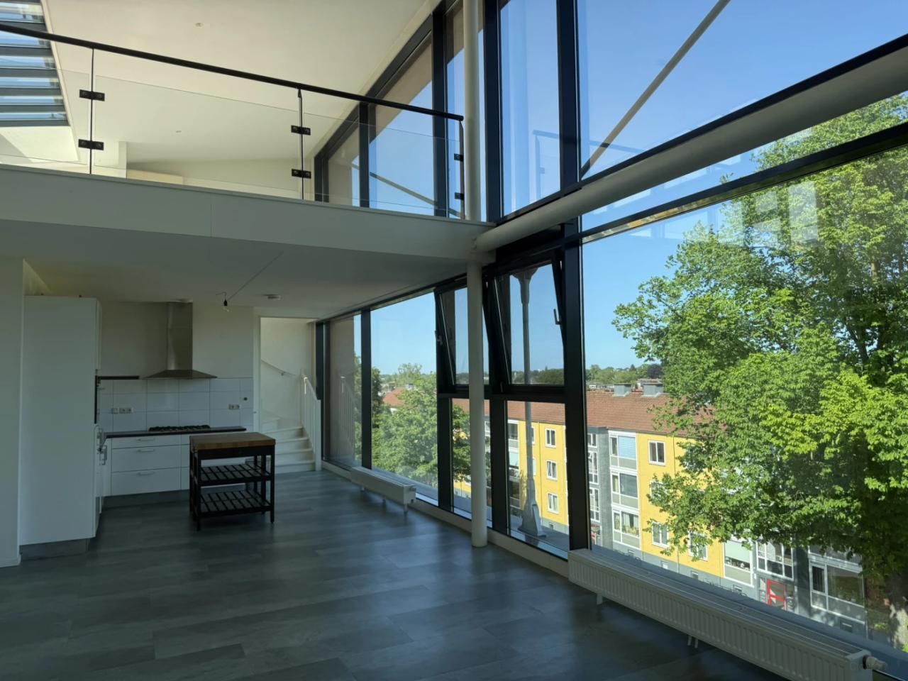 Penthouse with mezzanine and roof terrace - Image 2