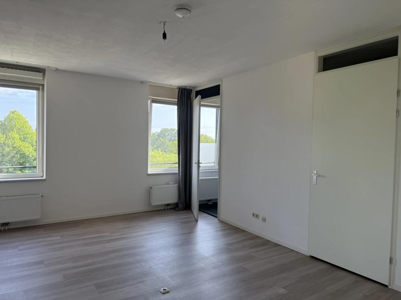 Penthouse with mezzanine and roof terrace - Image 11