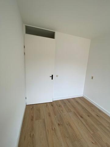 4-room apartment with balcony in Osdorp - Image 7