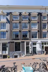 Double upper-floor apartment with terrace on the Singel