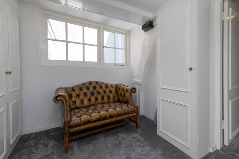 Double upper-floor apartment with terrace on the Singel - Image 5