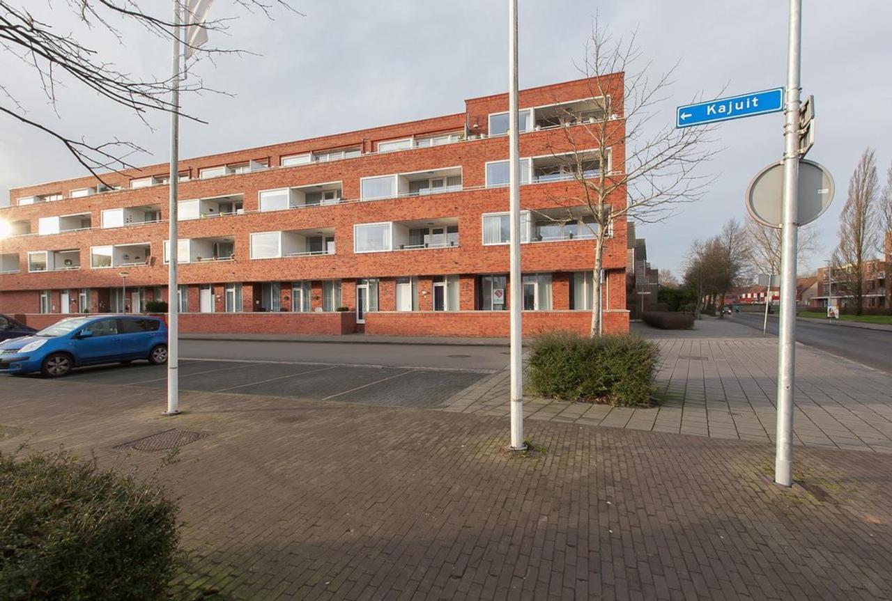 106 m² corner apartment with south-facing balcony - Image 1
