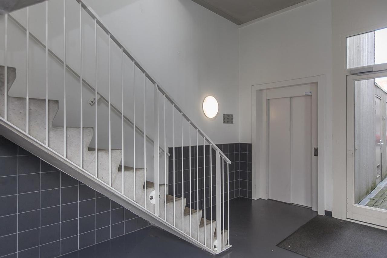 106 m² corner apartment with south-facing balcony - Image 5