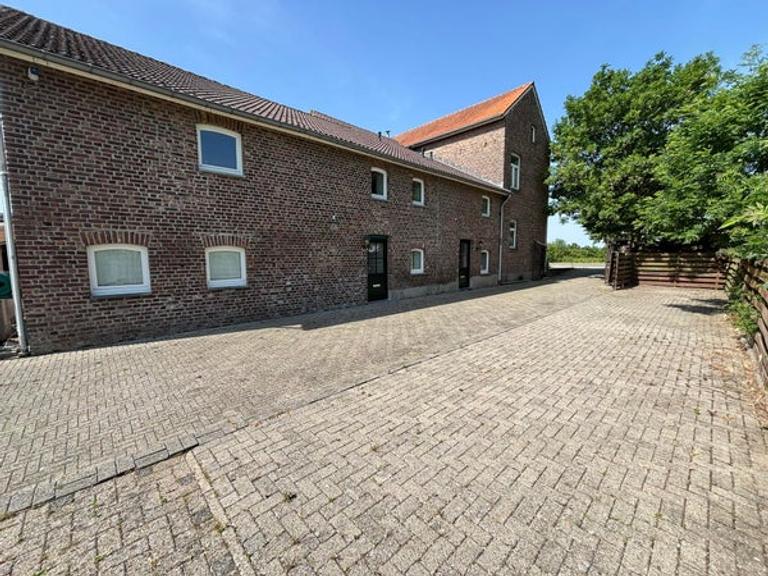115 m² apartment with 2 bedrooms - Image 1
