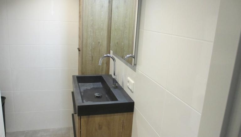 Renovated 85m² apartment on Weena - Image 12