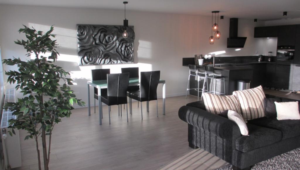 Renovated 85m² apartment on Weena - Image 1