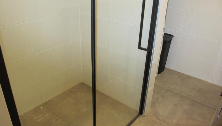 Renovated 85m² apartment on Weena - Image 11