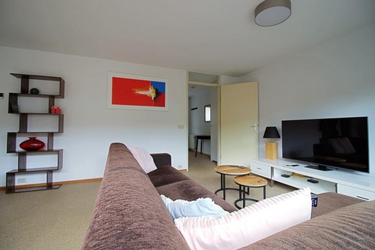 Furnished house with garden in Tilburg - Image 2