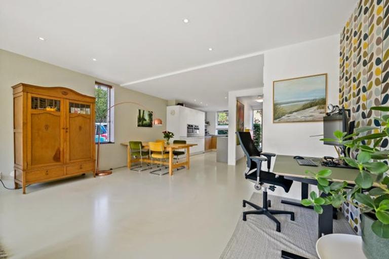 Family home (162m²) in The Hague - Image 8