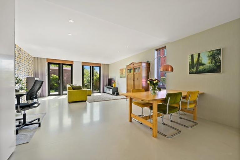 Family home (162m²) in The Hague - Image 9