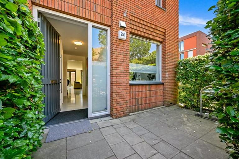Family home (162m²) in The Hague - Image 4