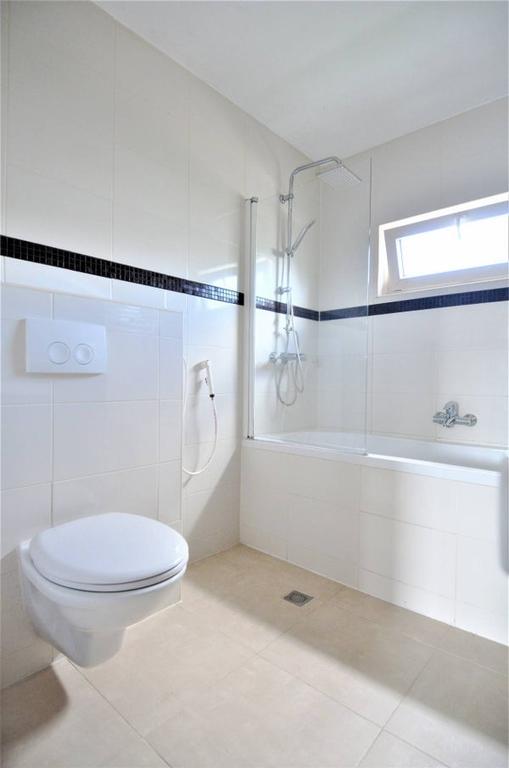 4-bedroom house with garden and roof terrace - Image 25
