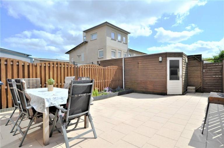 4-bedroom house with garden and roof terrace - Image 11