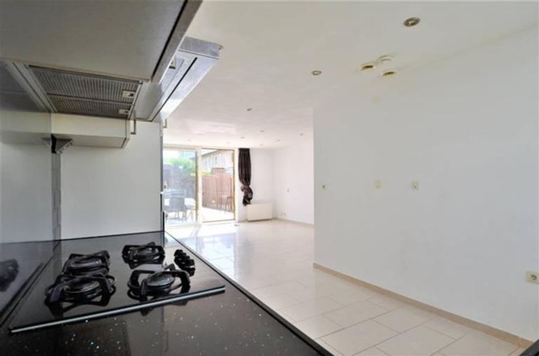 4-bedroom house with garden and roof terrace - Image 4