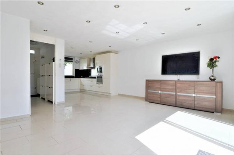 4-bedroom house with garden and roof terrace - Image 17