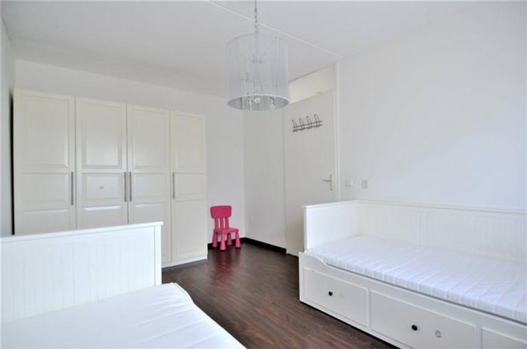 4-bedroom house with garden and roof terrace - Image 24
