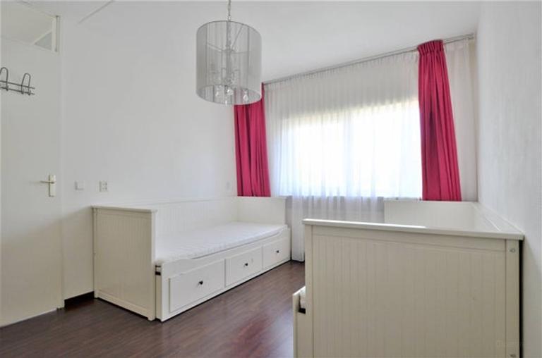 4-bedroom house with garden and roof terrace - Image 22