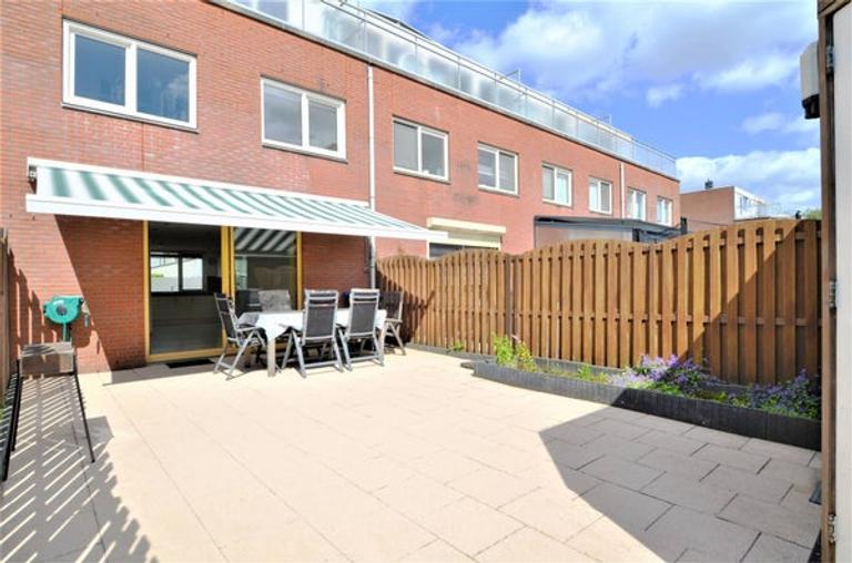 4-bedroom house with garden and roof terrace - Image 15