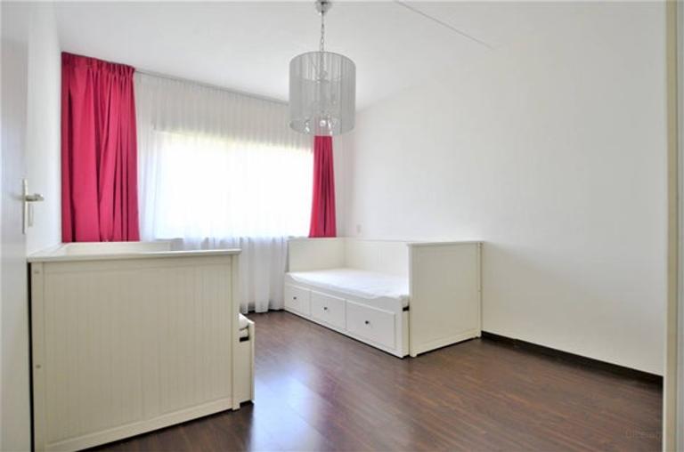 4-bedroom house with garden and roof terrace - Image 21