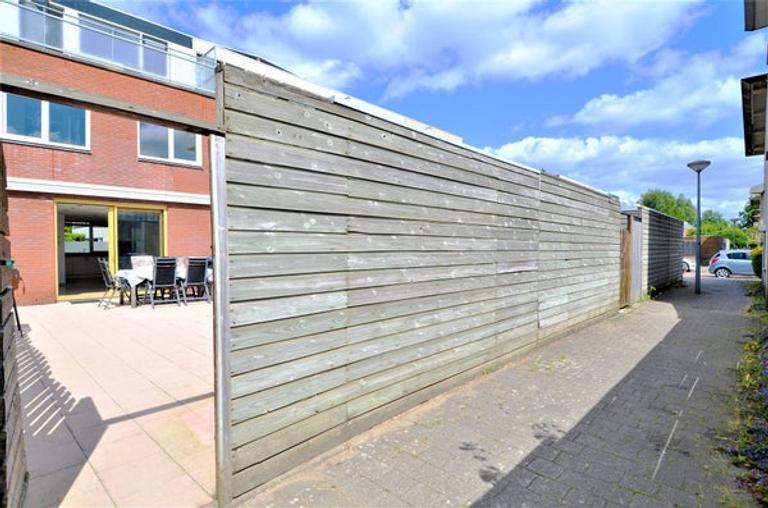 4-bedroom house with garden and roof terrace - Image 14