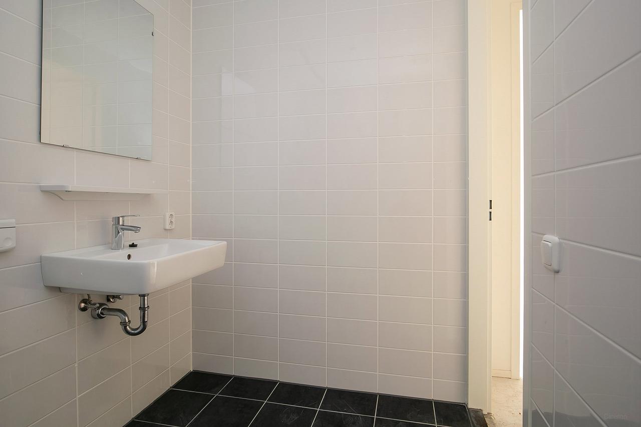 3-room apartment with southwest-facing balcony - Image 16