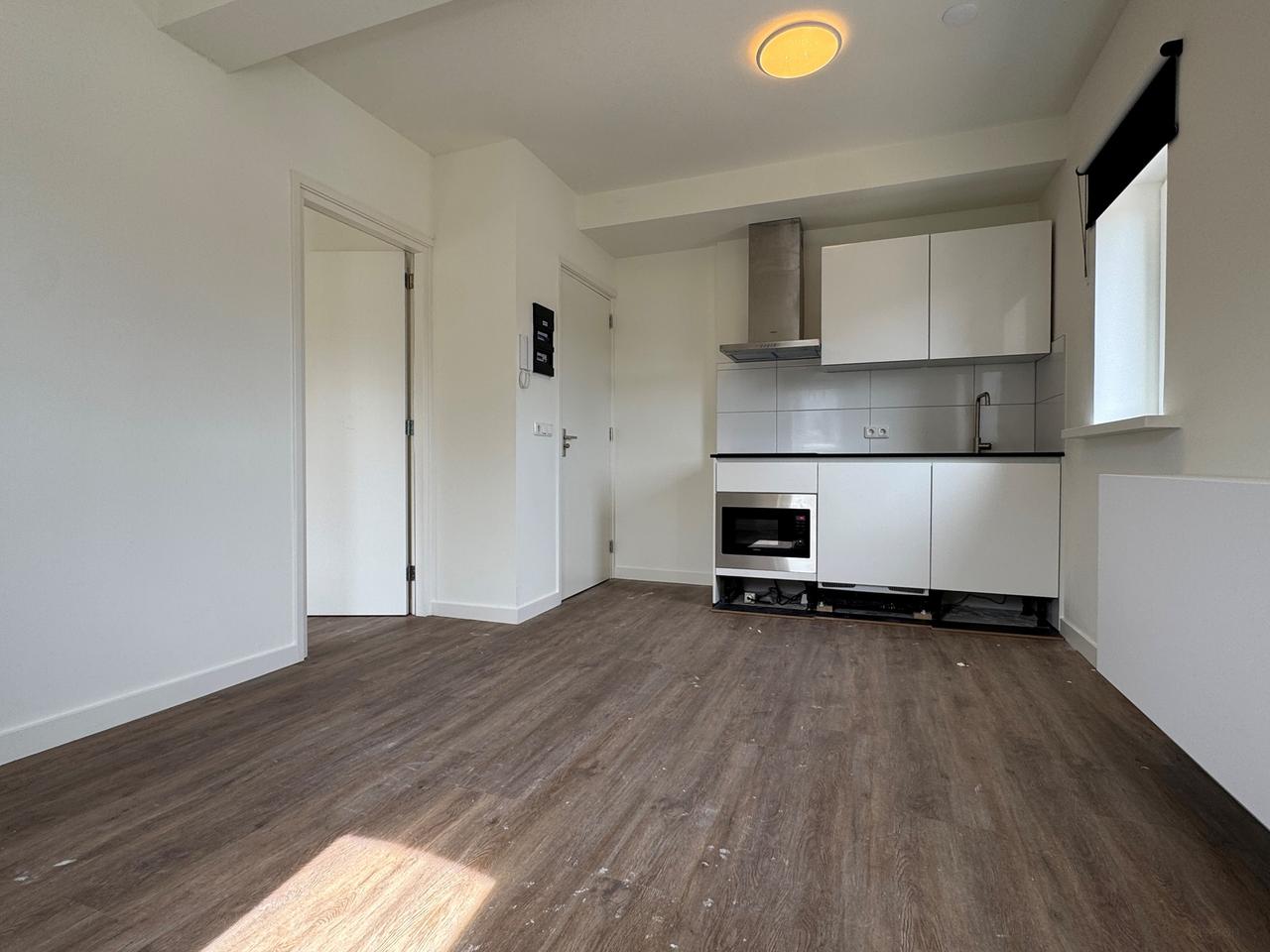 Bright room with kitchen in Helpman - Image 9