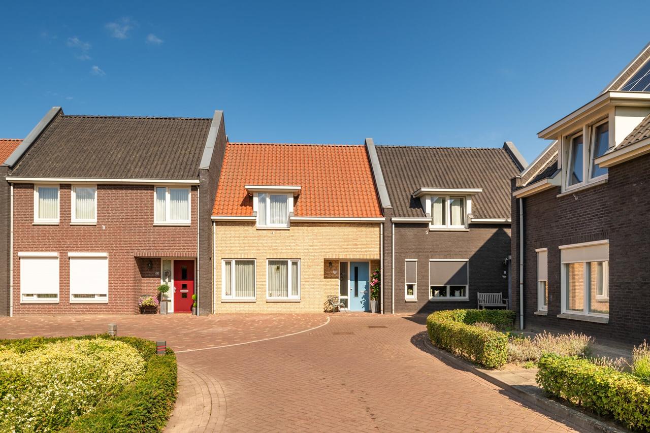 Energy-efficient terraced house of 140m² in Panningen - Image 1