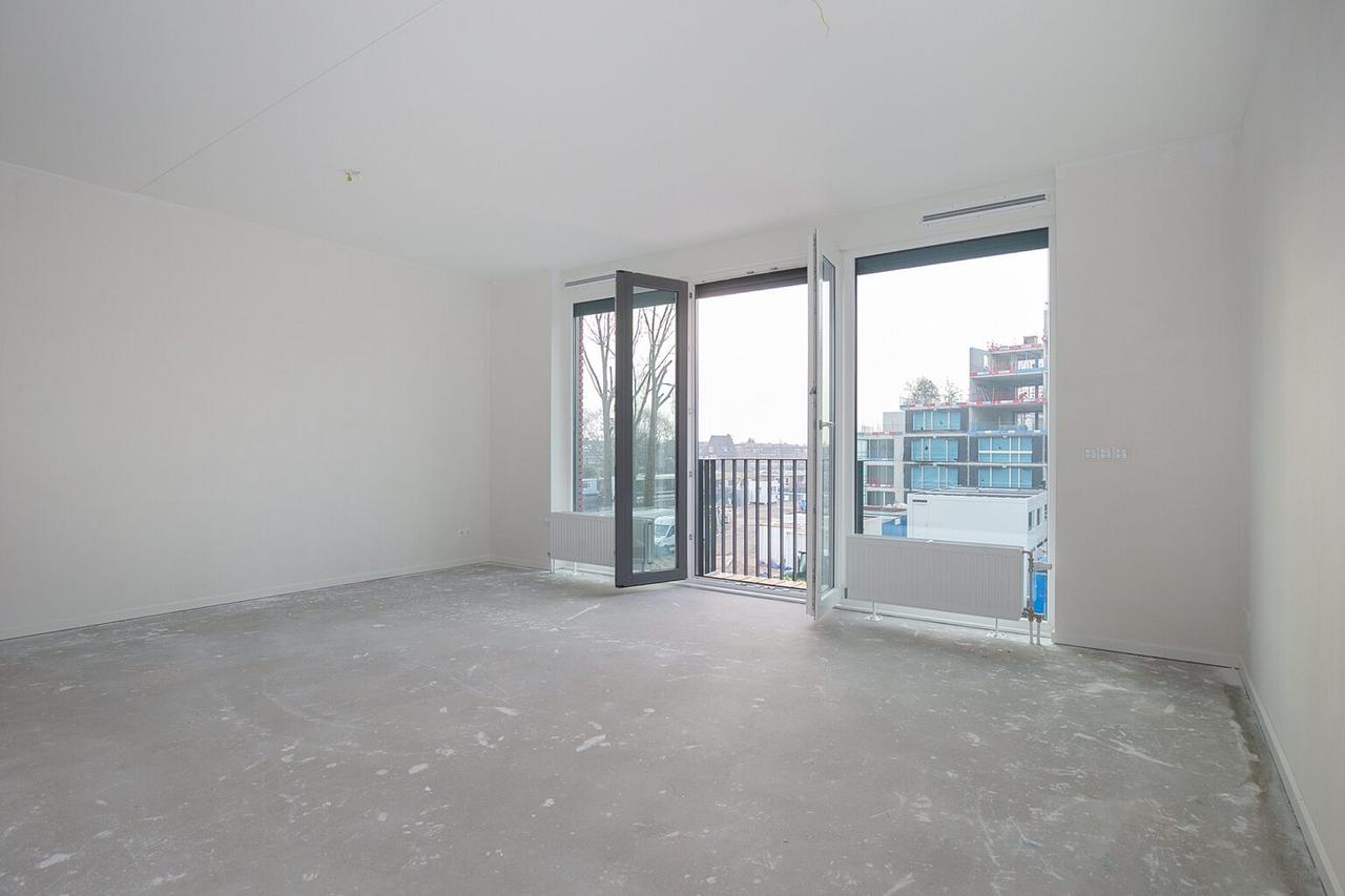 Modern Waterfront Apartment in Transwijk-Noord - Image 6
