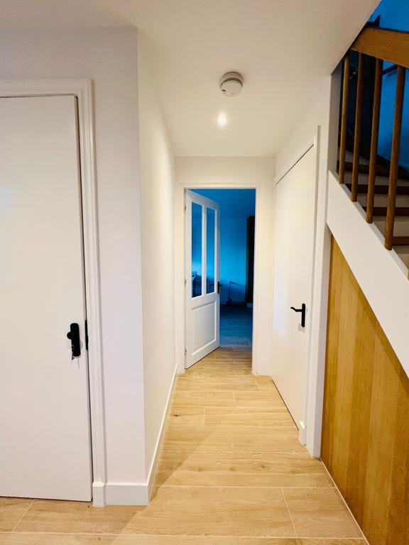 Furnished 4-Bedroom House with Garden - Image 28