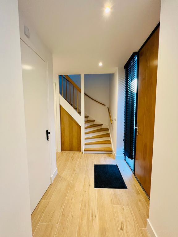 Furnished 4-Bedroom House with Garden - Image 29