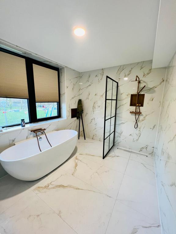 Furnished 4-Bedroom House with Garden - Image 33