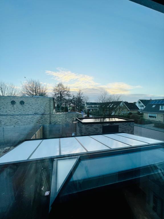Furnished 4-Bedroom House with Garden - Image 37