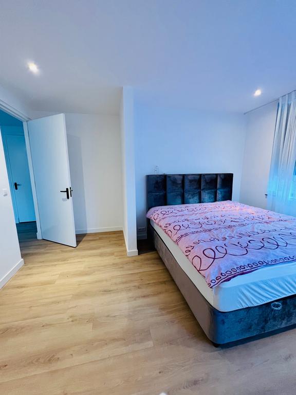 Furnished 4-Bedroom House with Garden - Image 38
