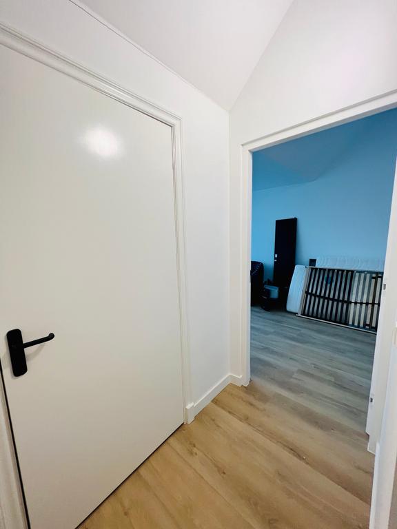Furnished 4-Bedroom House with Garden - Image 39