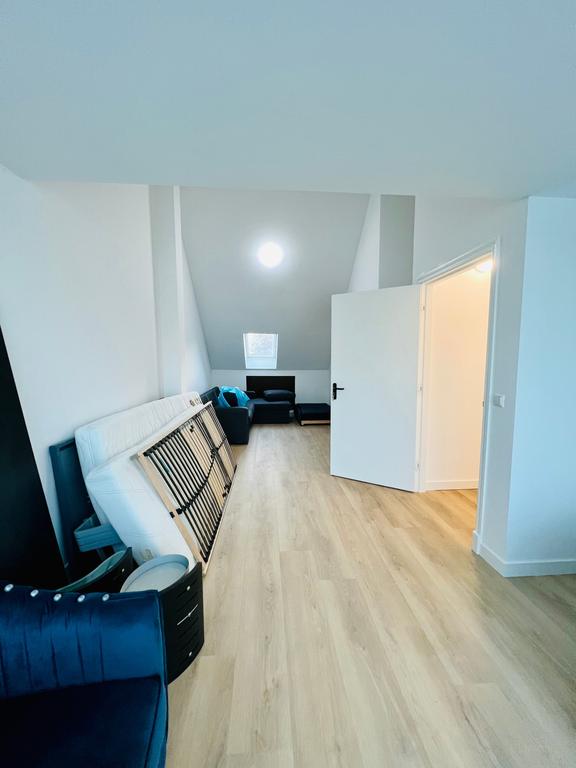 Furnished 4-Bedroom House with Garden - Image 43