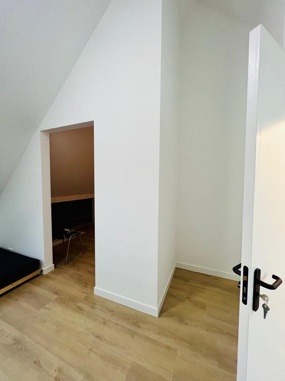 Furnished 4-Bedroom House with Garden - Image 45