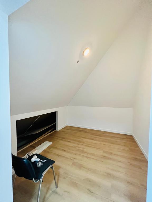 Furnished 4-Bedroom House with Garden - Image 46