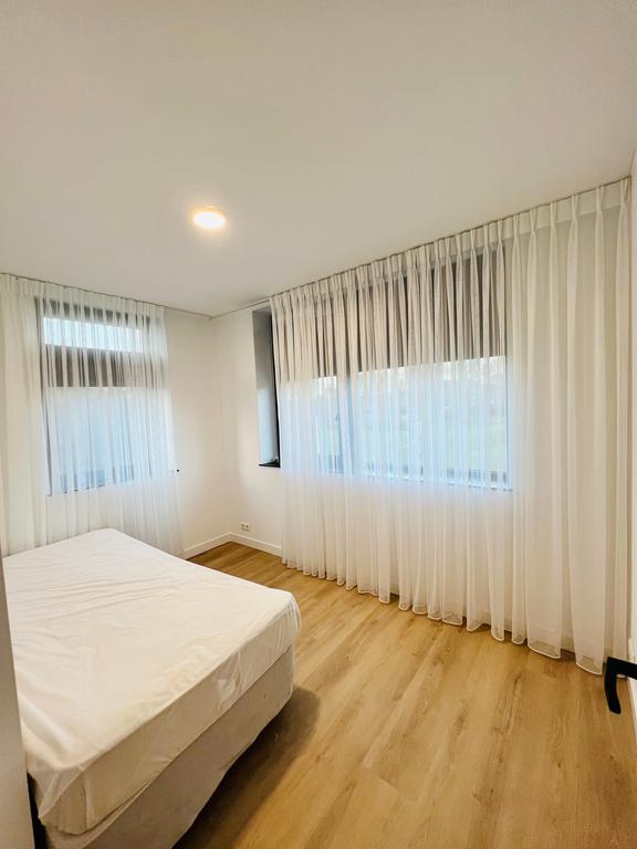 Furnished 4-Bedroom House with Garden - Image 49