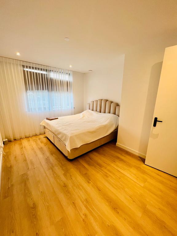 Furnished 4-Bedroom House with Garden - Image 52