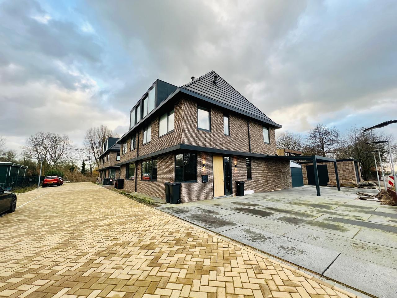 Modern Semi-Detached House in Zwanenburg - Image 1